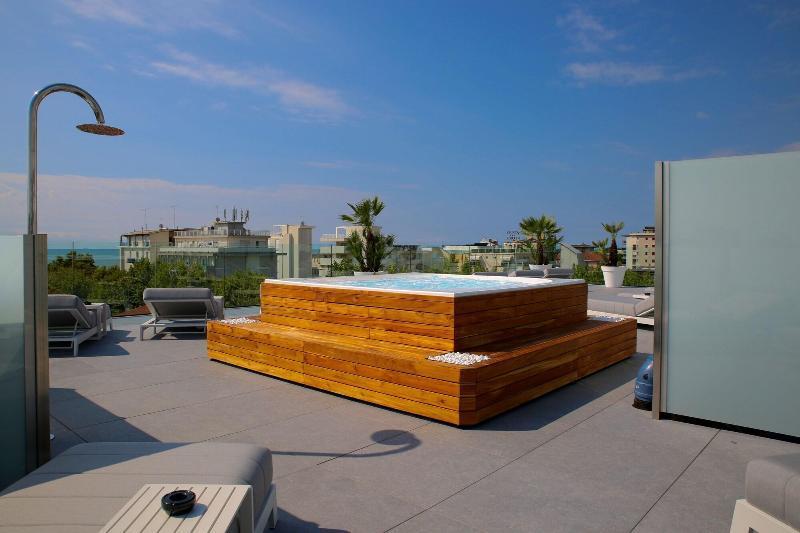 Monaco Suites Hotel ลินญาโน ซับเบียโดโร ภายนอก รูปภาพ
