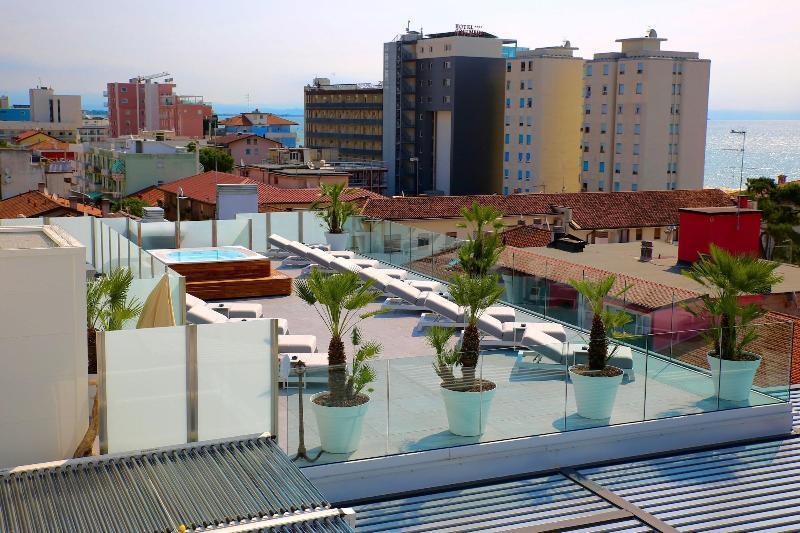 Monaco Suites Hotel ลินญาโน ซับเบียโดโร ภายนอก รูปภาพ