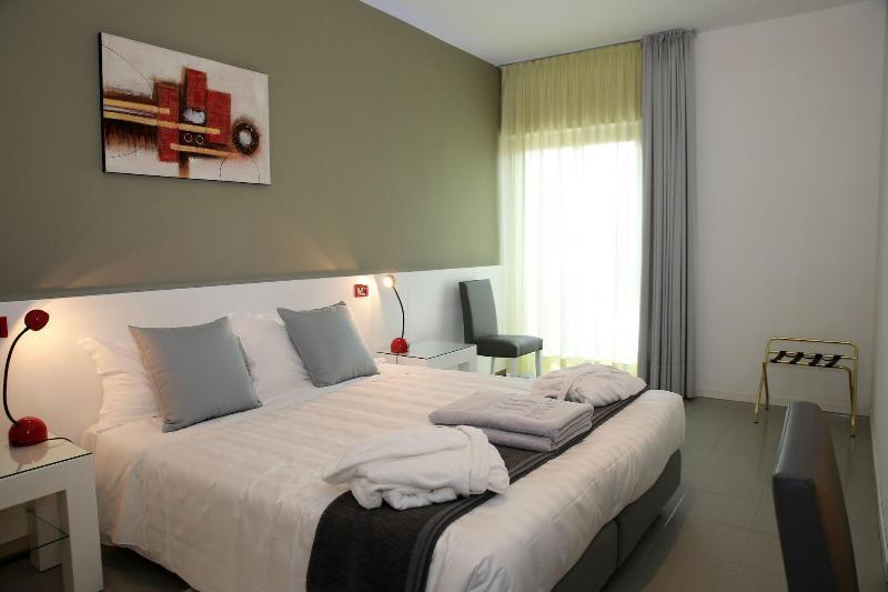Monaco Suites Hotel ลินญาโน ซับเบียโดโร ภายนอก รูปภาพ