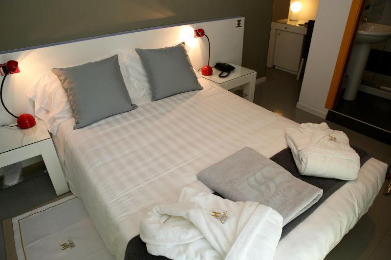 Monaco Suites Hotel ลินญาโน ซับเบียโดโร ภายนอก รูปภาพ