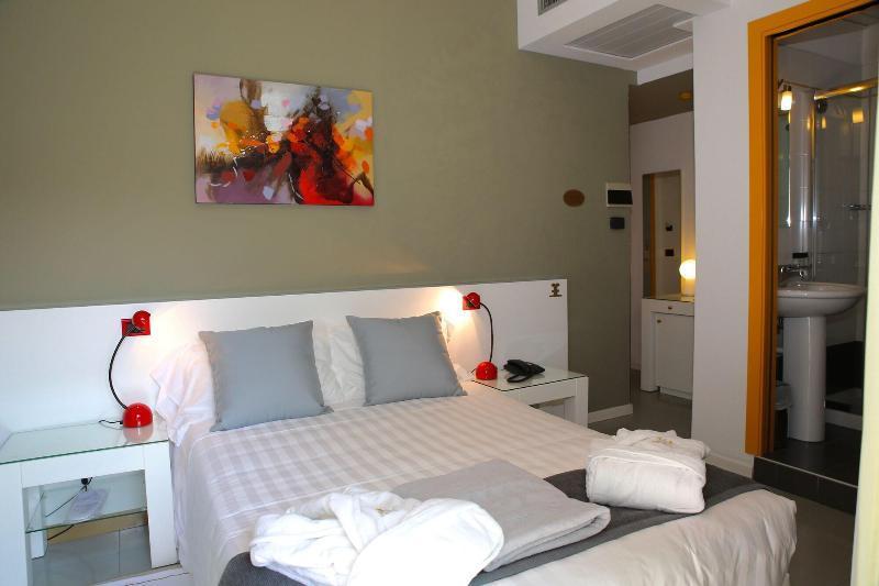 Monaco Suites Hotel ลินญาโน ซับเบียโดโร ภายนอก รูปภาพ