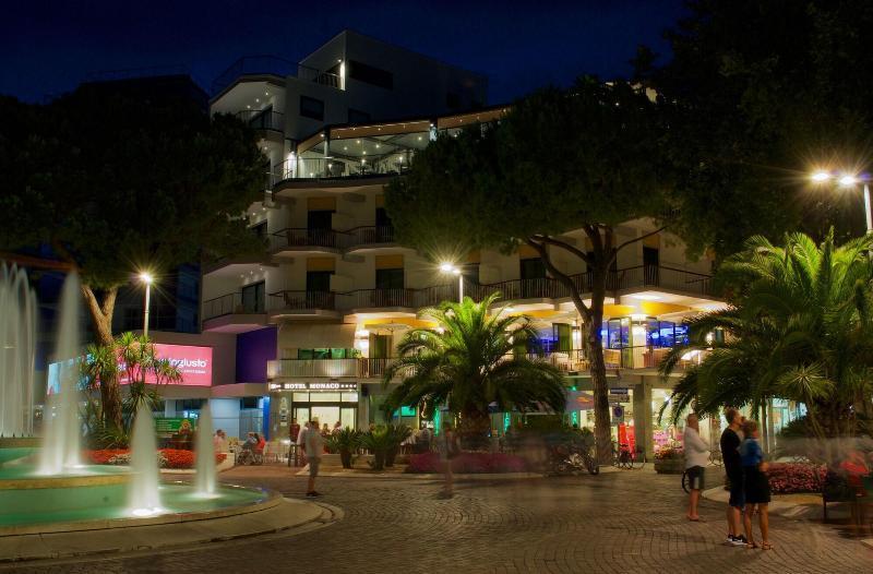 Monaco Suites Hotel ลินญาโน ซับเบียโดโร ภายนอก รูปภาพ