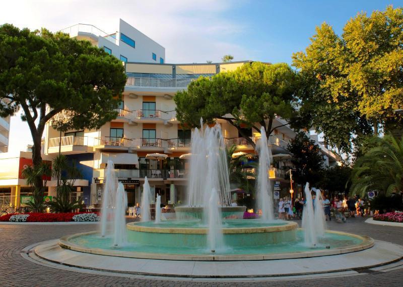 Monaco Suites Hotel ลินญาโน ซับเบียโดโร ภายนอก รูปภาพ