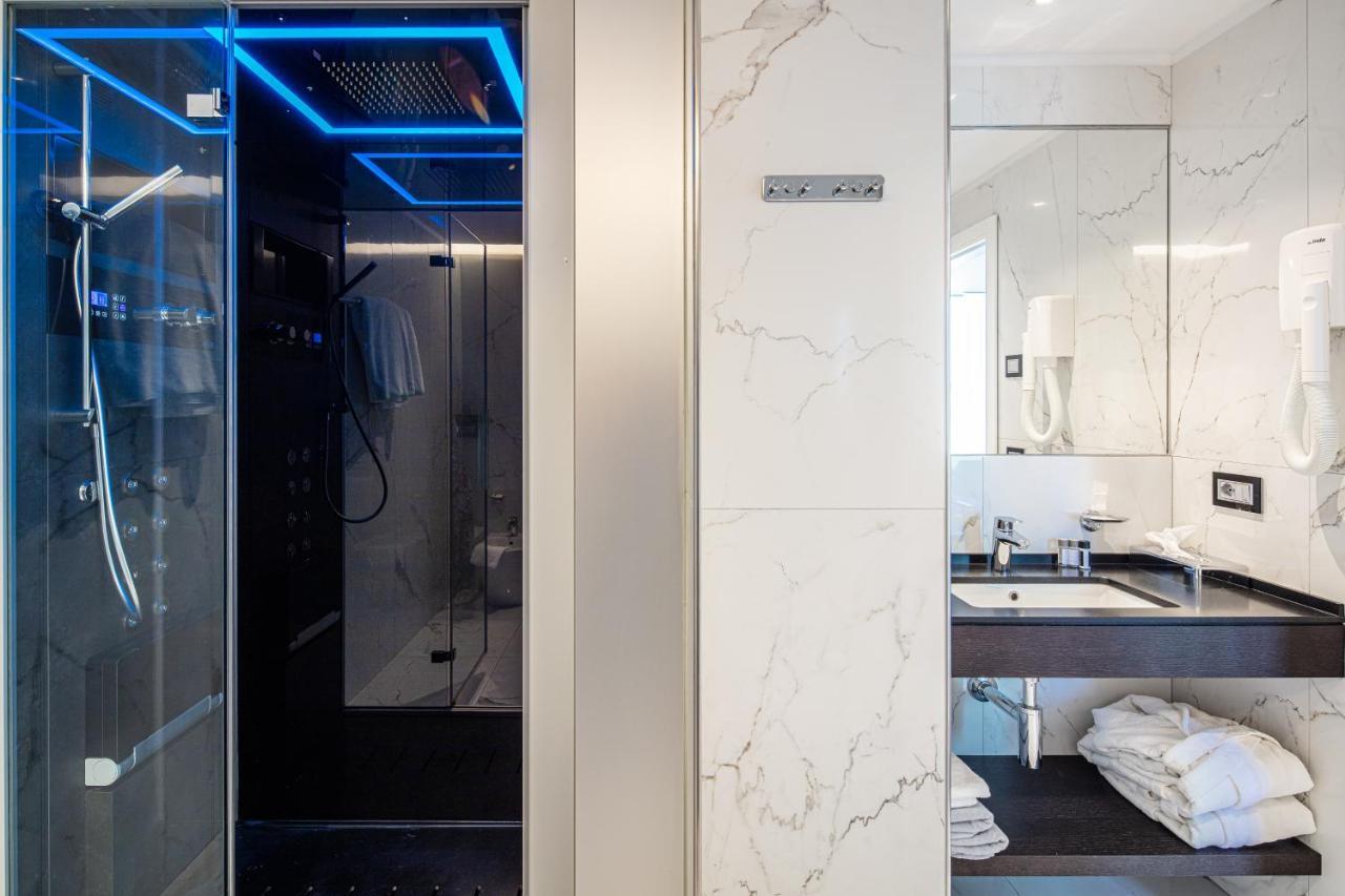 Monaco Suites Hotel ลินญาโน ซับเบียโดโร ภายนอก รูปภาพ