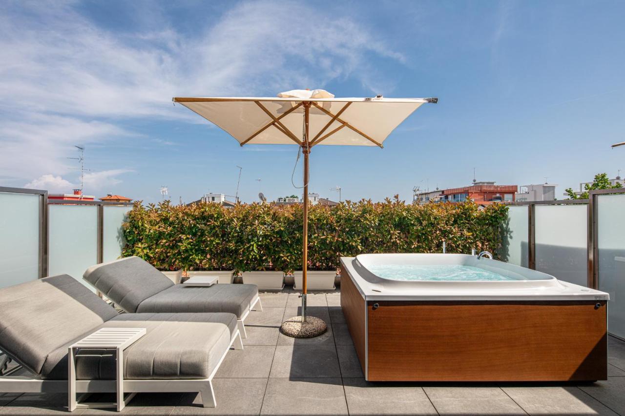 Monaco Suites Hotel ลินญาโน ซับเบียโดโร ภายนอก รูปภาพ