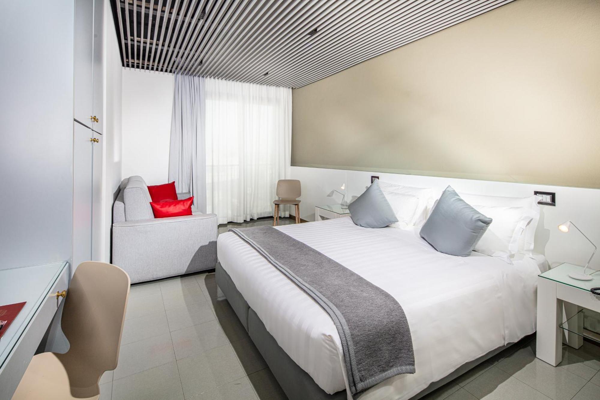 Monaco Suites Hotel ลินญาโน ซับเบียโดโร ภายนอก รูปภาพ