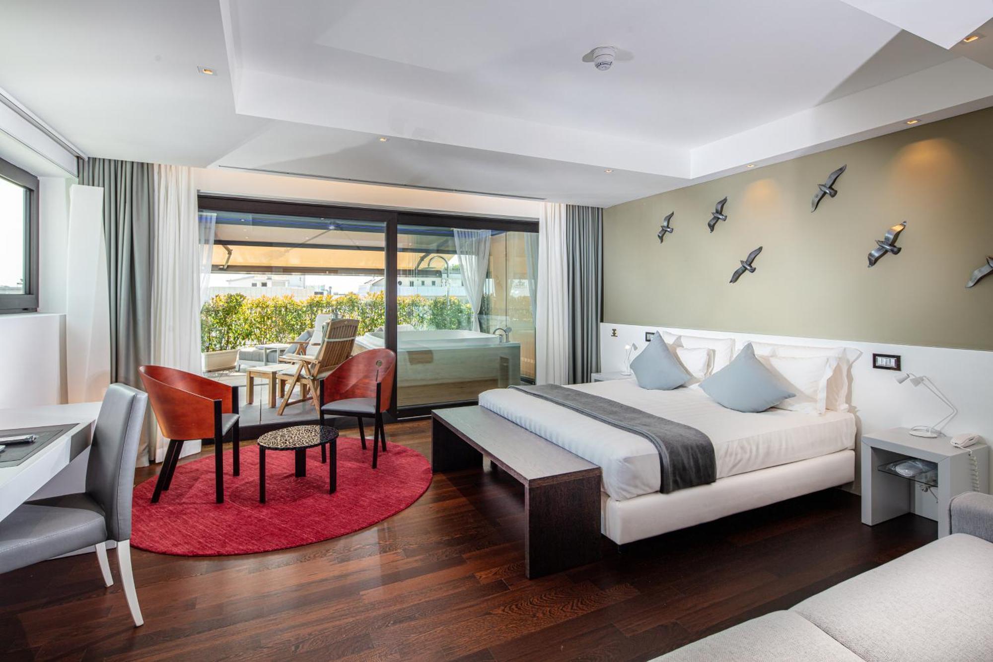 Monaco Suites Hotel ลินญาโน ซับเบียโดโร ภายนอก รูปภาพ